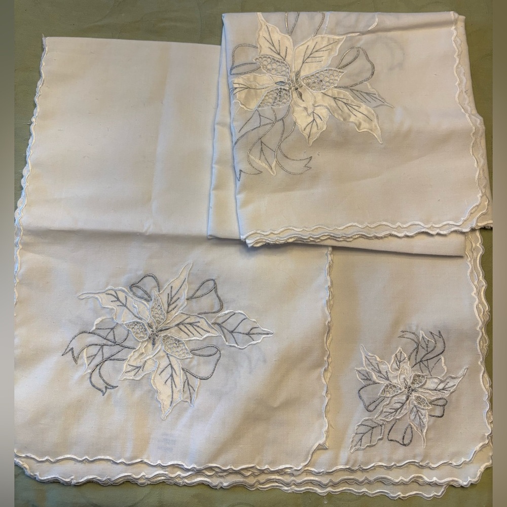 Vintage Eaton poinsettia table set.